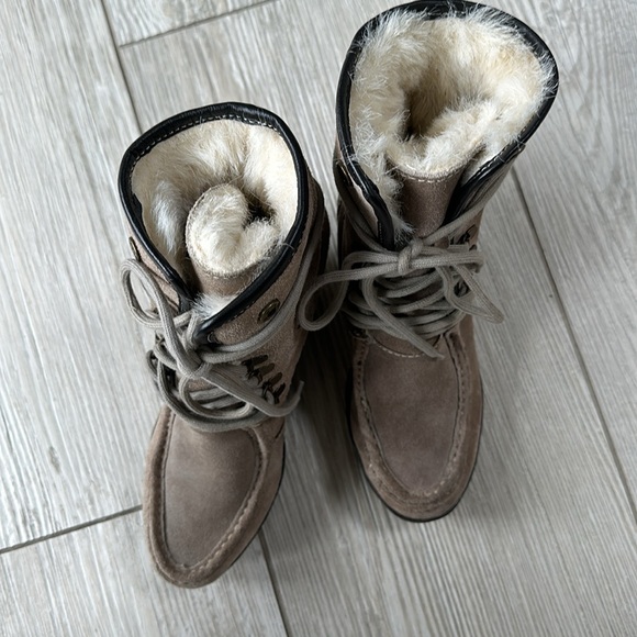 Sketchers Tan Suede ankle Boots - Picture 5 of 5